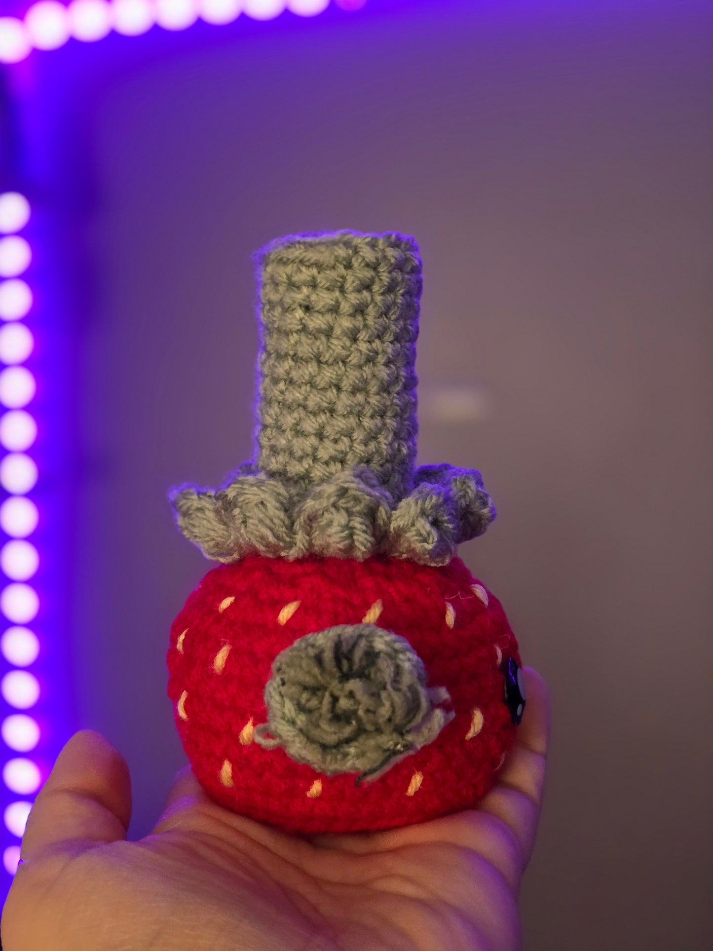 strawberry shortcake crochet bong